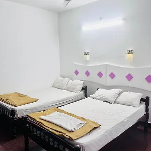  Hotel Palm Regency India